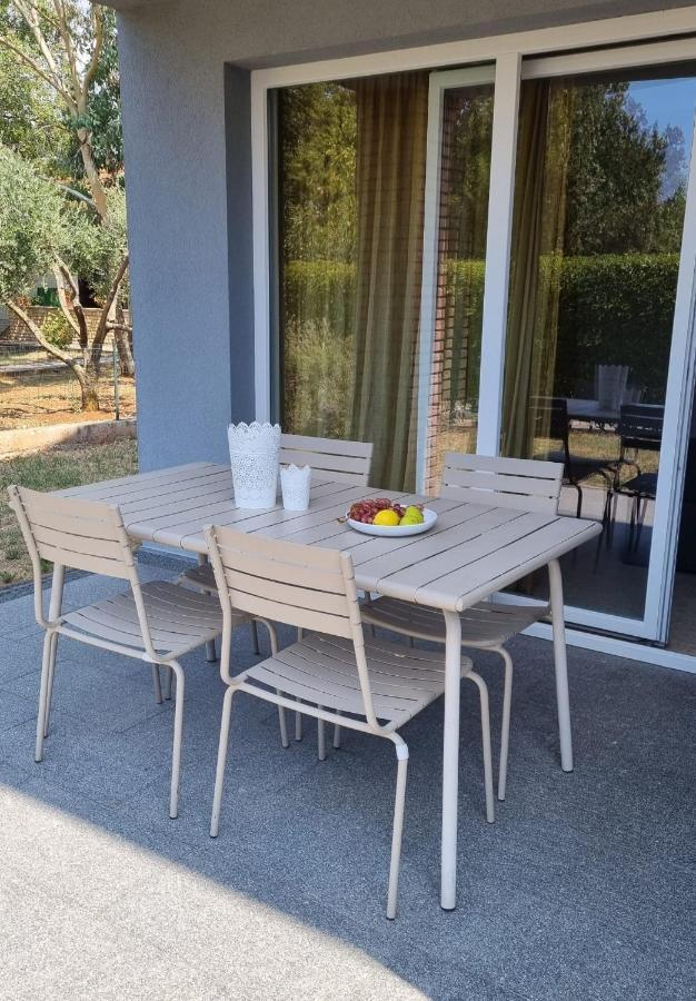 Ferienwohnung Casa Emma With Pool Poreč Exterior foto